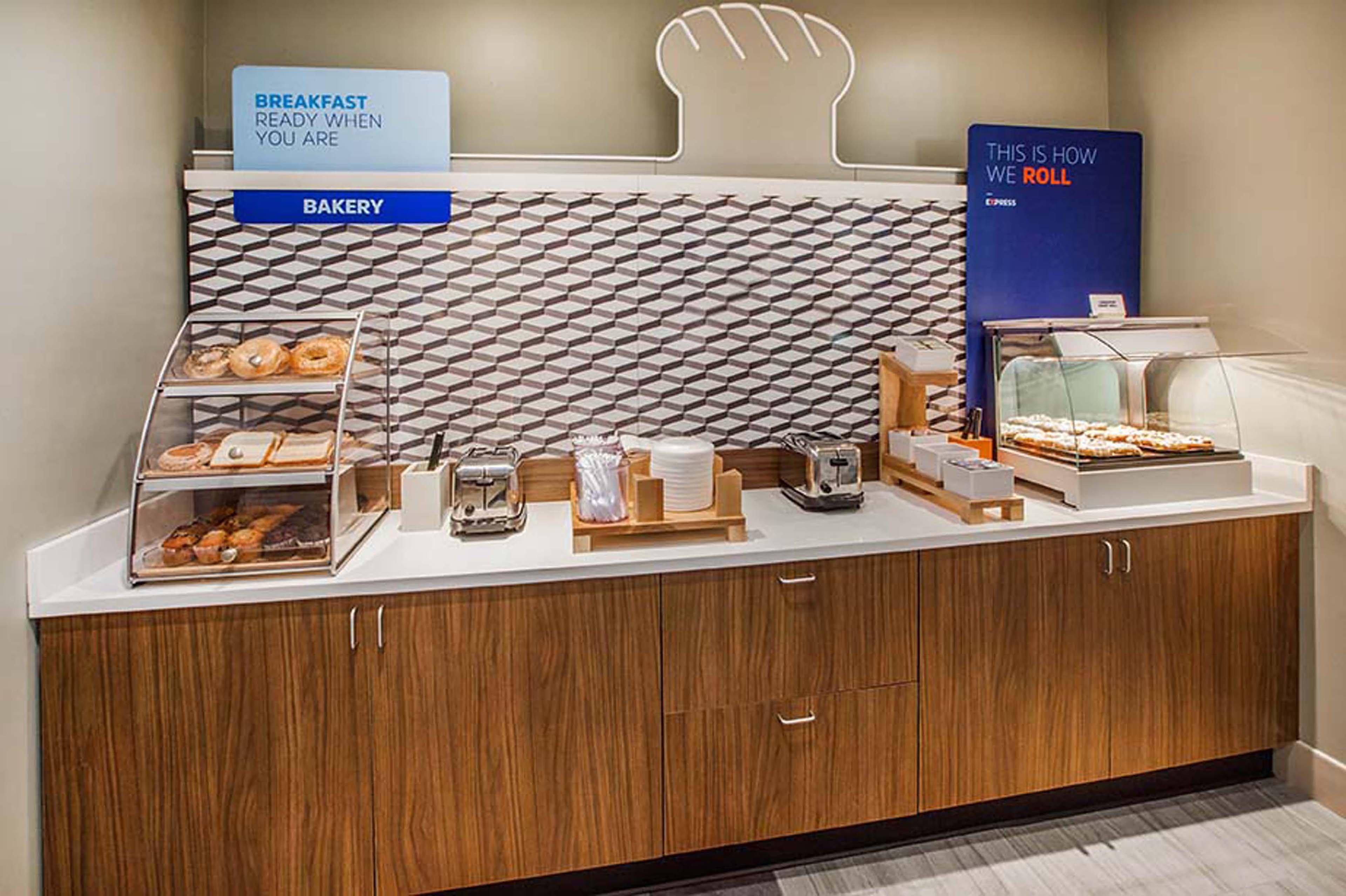 Holiday Inn Express & Suites - Marion By Ihg Exteriör bild